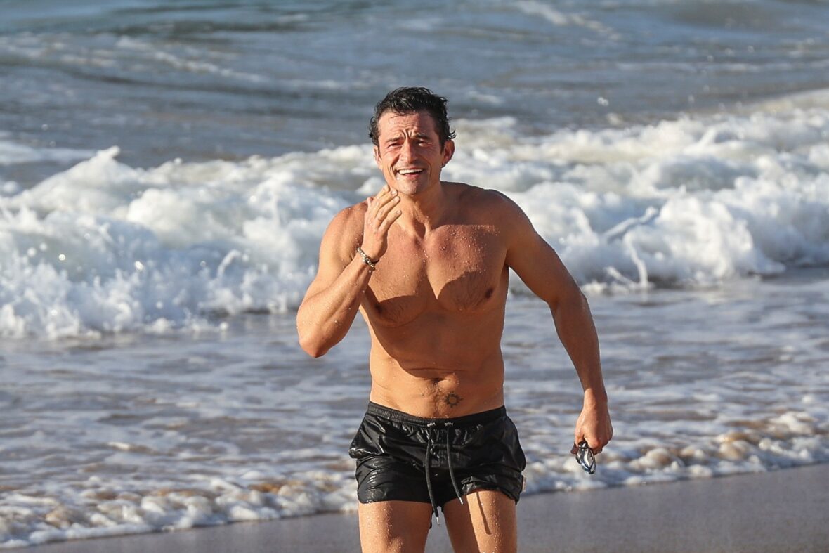 Orlando Bloom shirtless in Spain