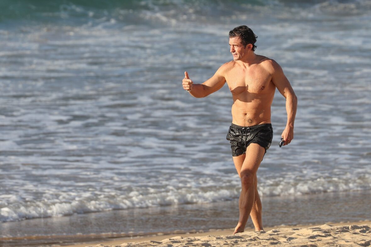Orlando Bloom shirtless in Spain