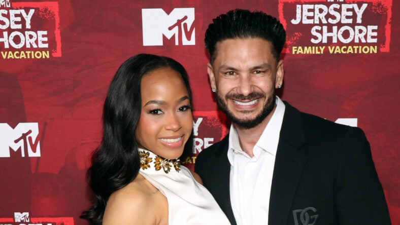 Nikki Hall and Pauly D pose at Jersey Shore Family Vacation Premiere