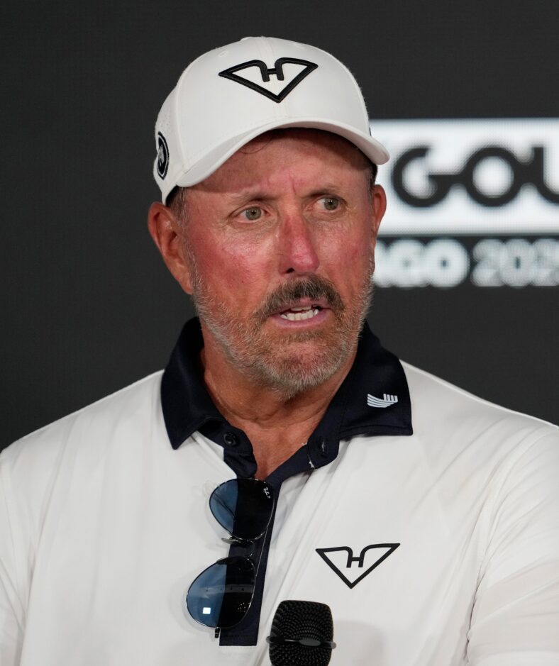 Phil Mickelson kicked out of golf club