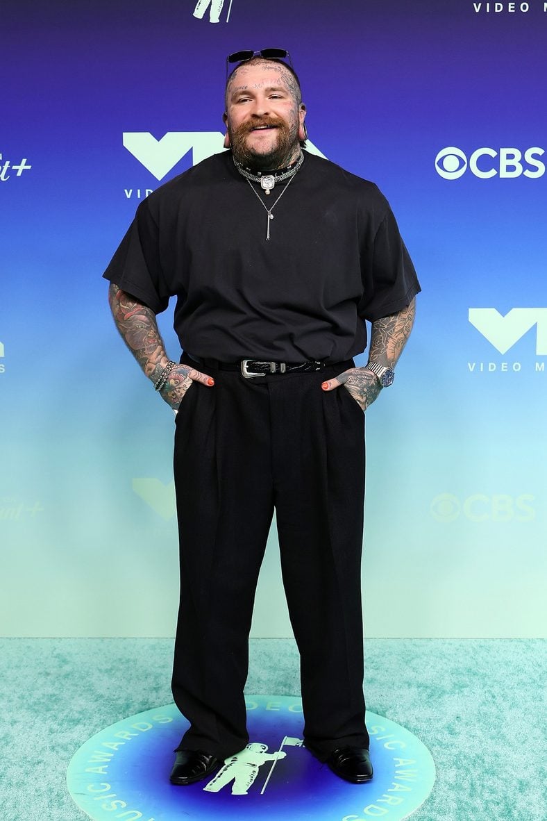 Teddy Swims poses at the 2026 MTV VMAs