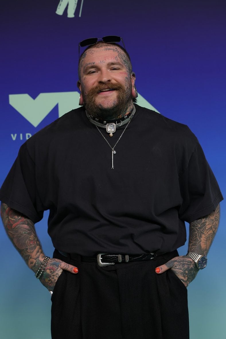 Teddy Swims poses at the 2026 MTV VMAs