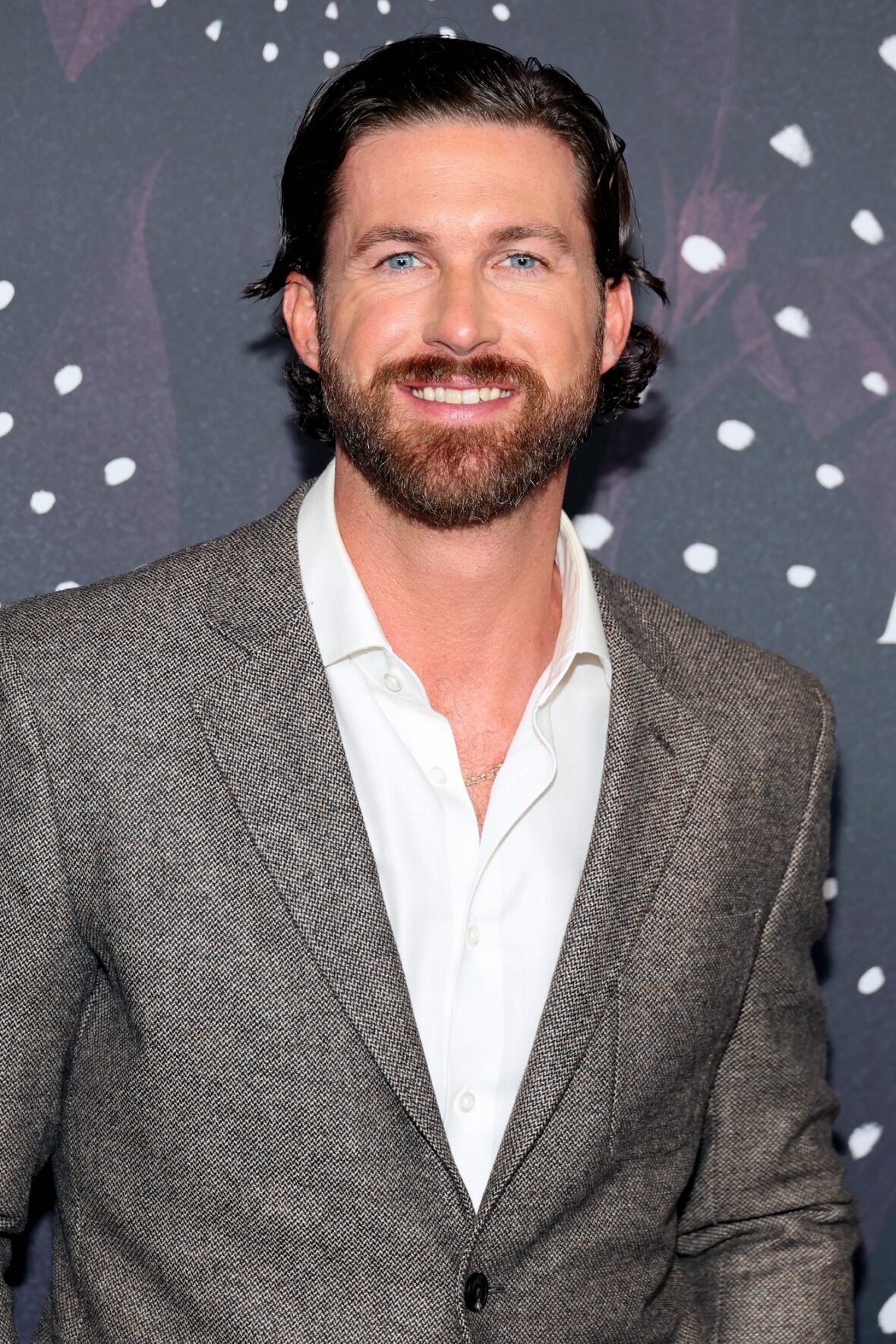 Photos of Riley Green without a hat
