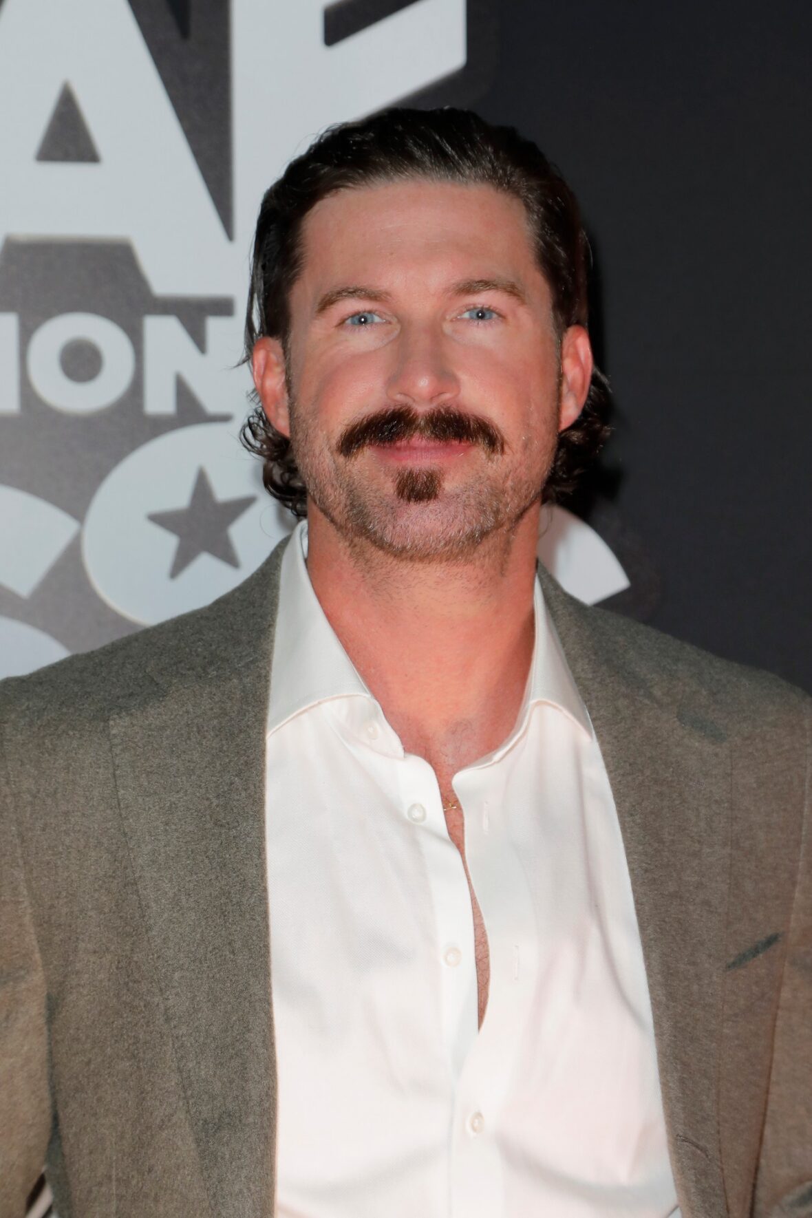 Photos of Riley Green without a hat