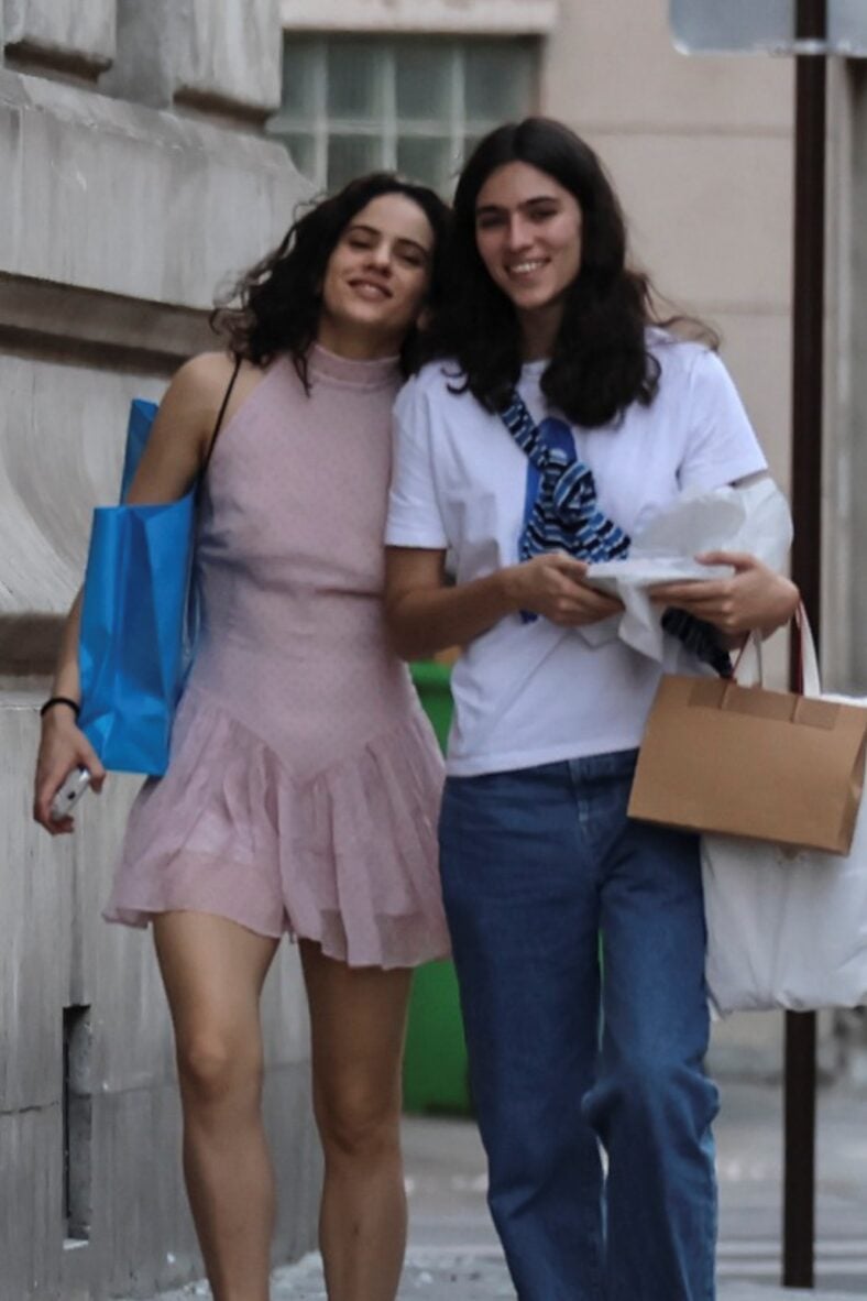 Rosalia & Loli Bahia in Paris