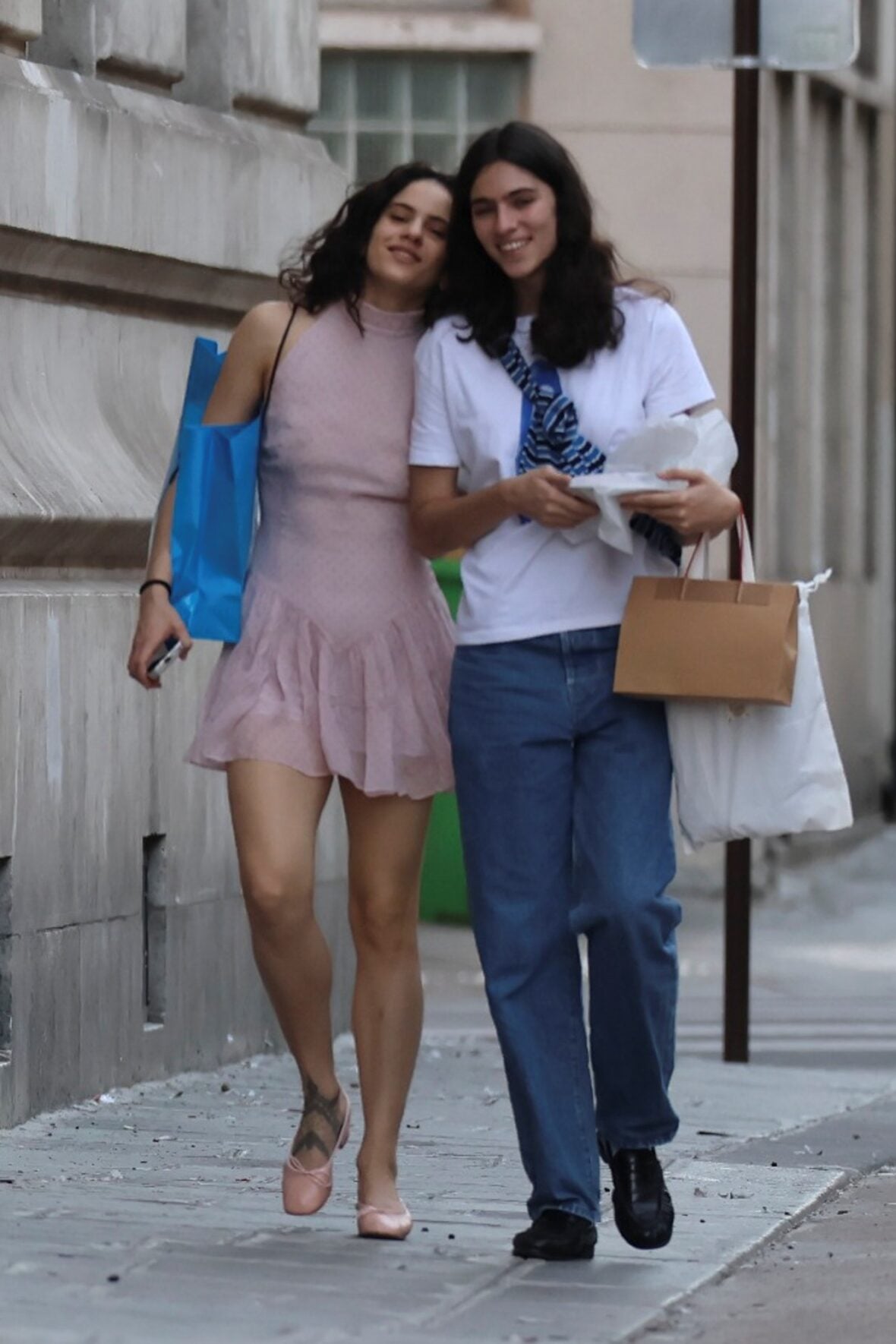 Rosalia & Loli Bahia in Paris