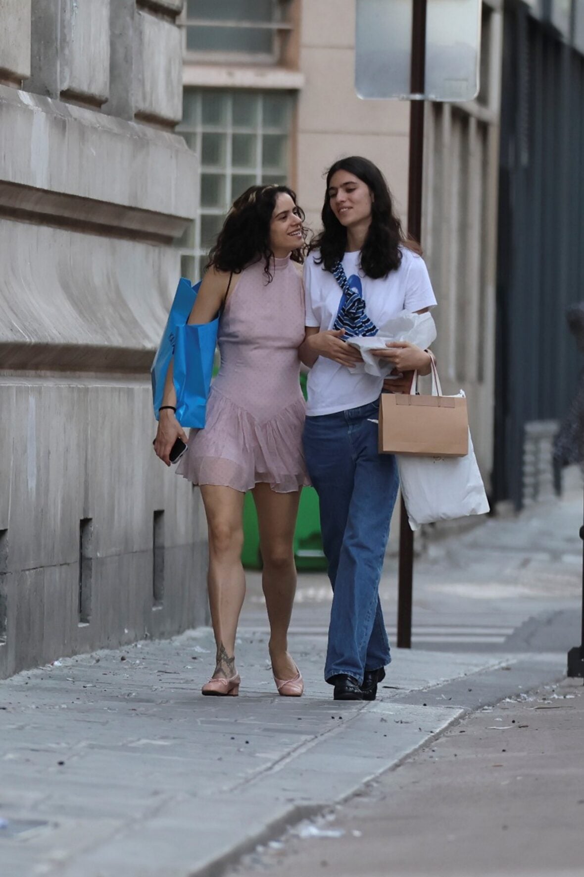 Rosalia & Loli Bahia in Paris