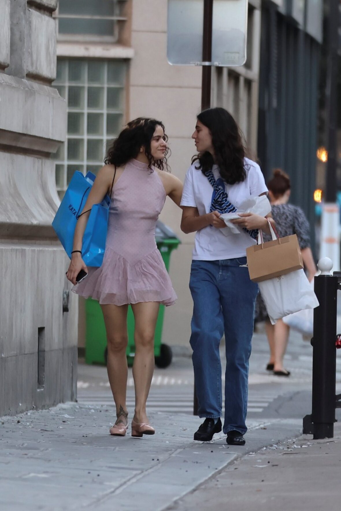 Rosalia & Loli Bahia in Paris