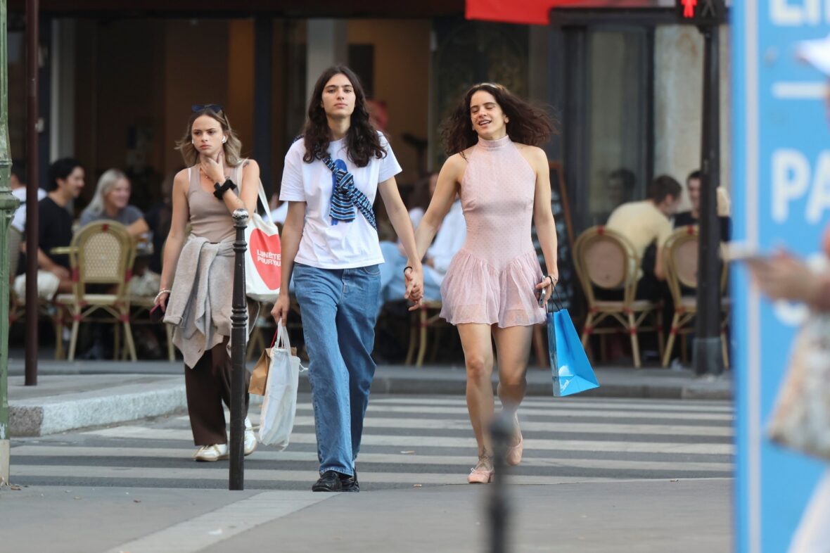 Rosalia & Loli Bahia in Paris