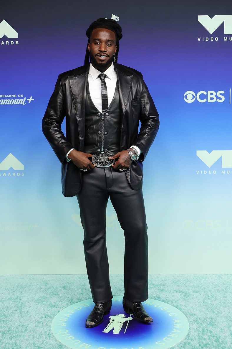 Shaboozey poses on the carpet at the 2026 MTV VMAs