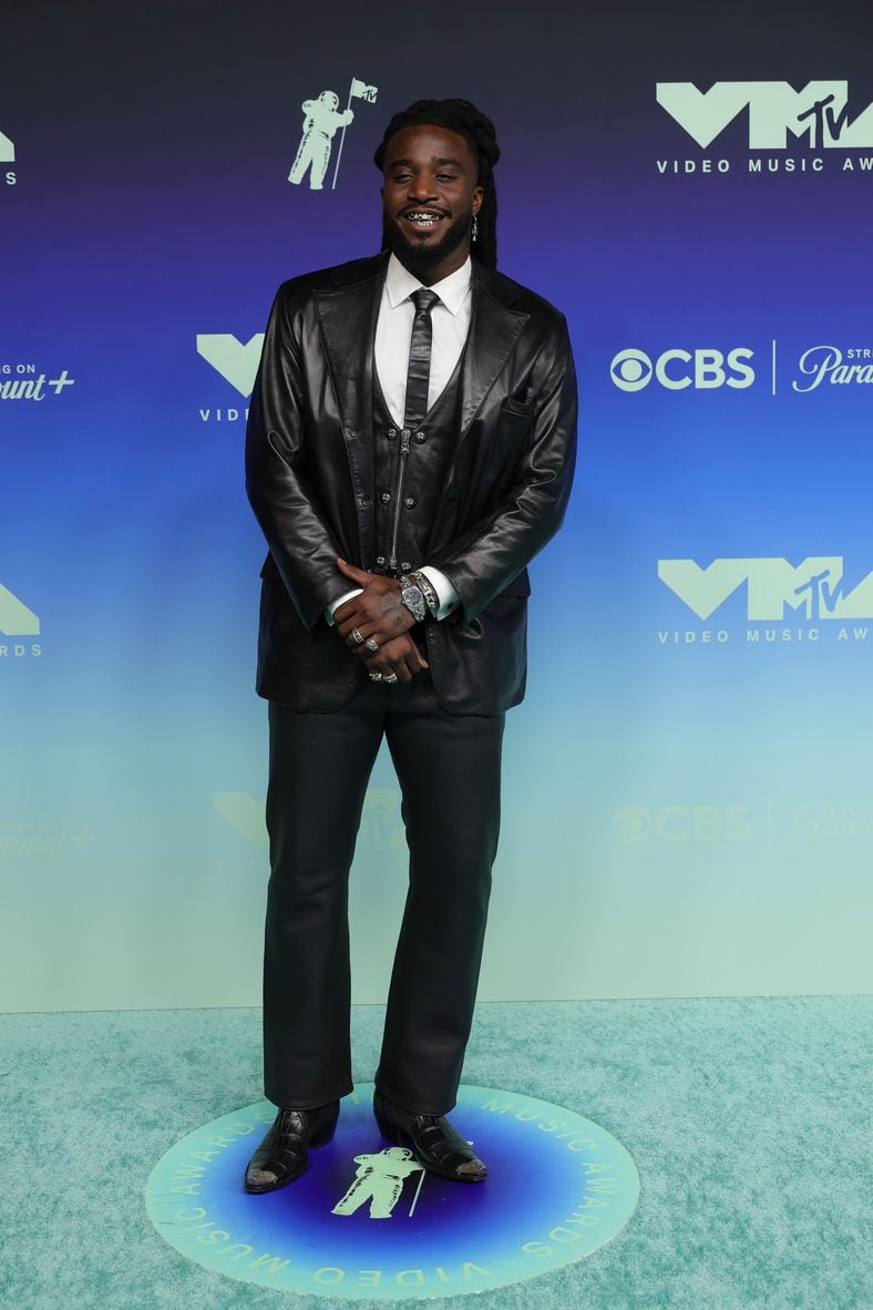 Shaboozey poses on the carpet at the 2026 MTV VMAs