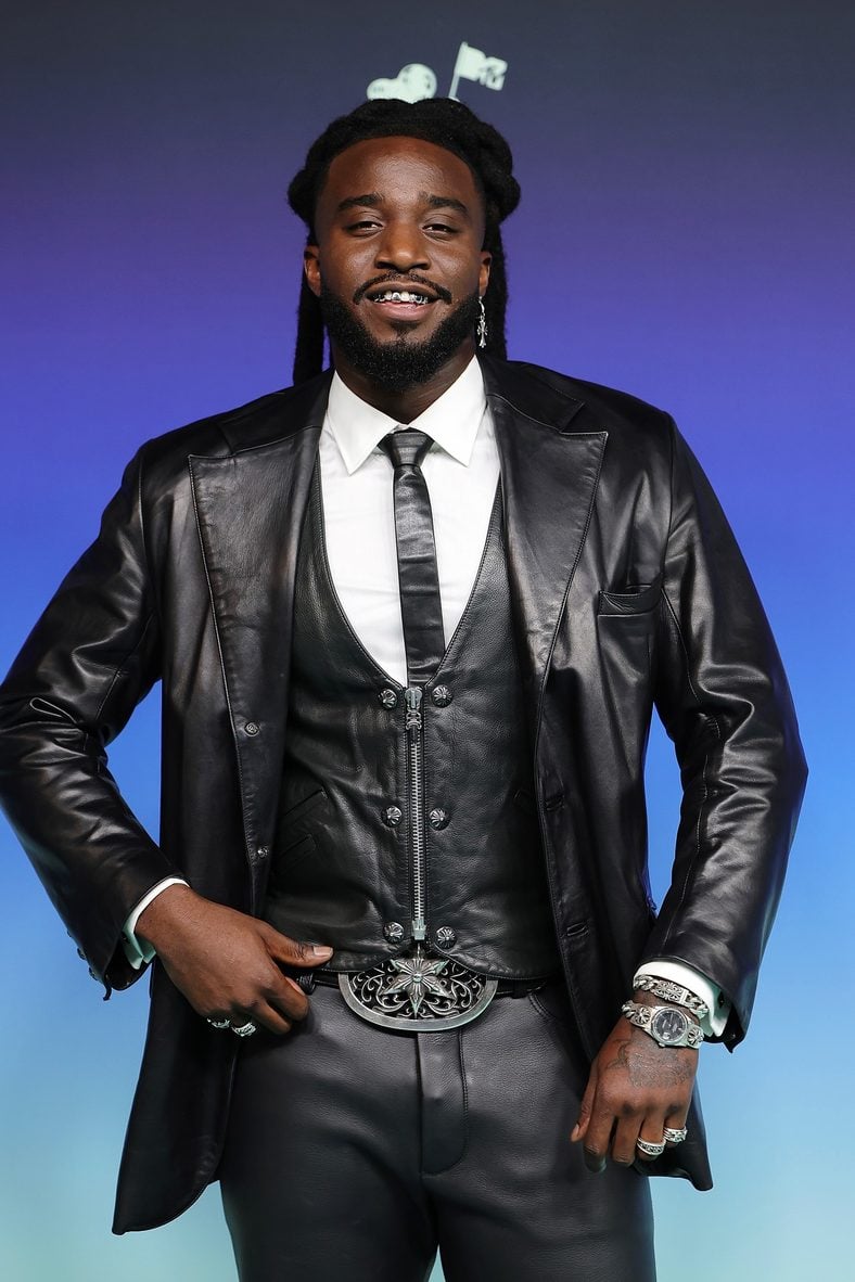 Shaboozey poses on the carpet at the 2026 MTV VMAs