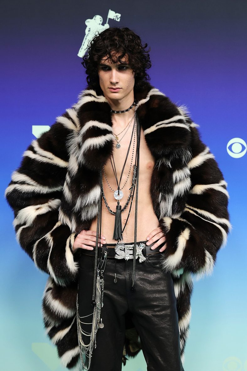 Sombr arrives at the 2026 MTV VMAs