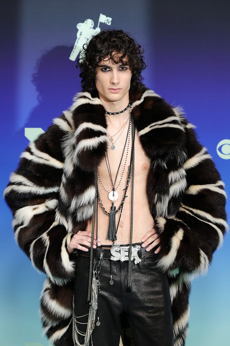 Sombr arrives at the 2026 MTV VMAs