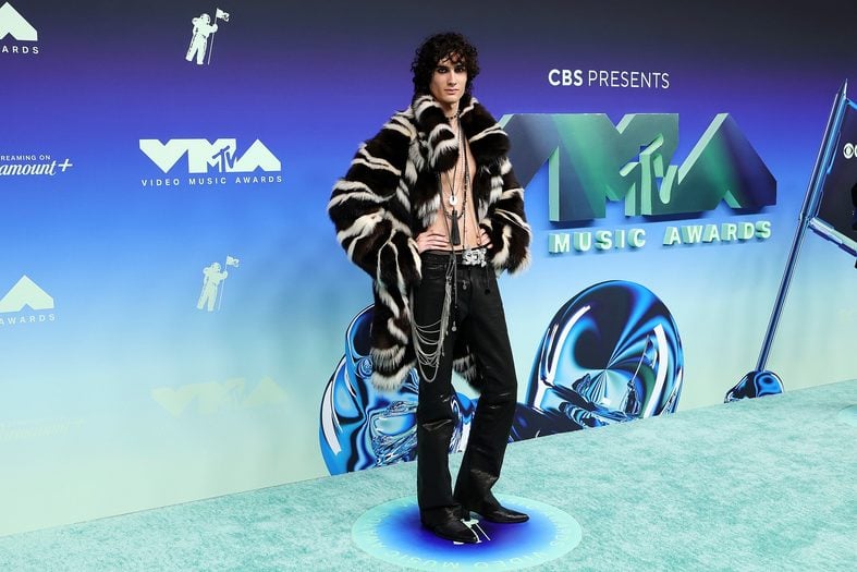 Sombr arrives at the 2026 MTV VMAs