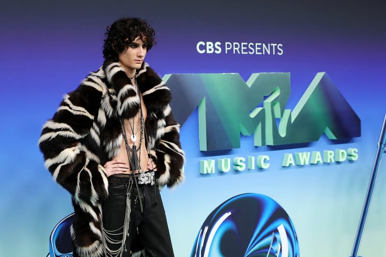 Sombr arrives at the 2026 MTV VMAs