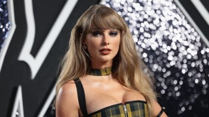 Taylor Swift posing on red carpet