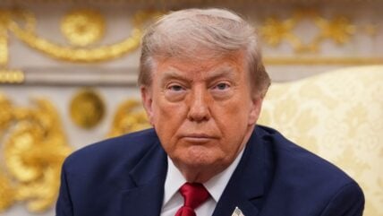 Trump bans news outlets from the white house
