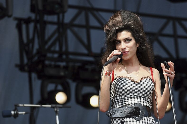 Amy Winehouse performing in 2007