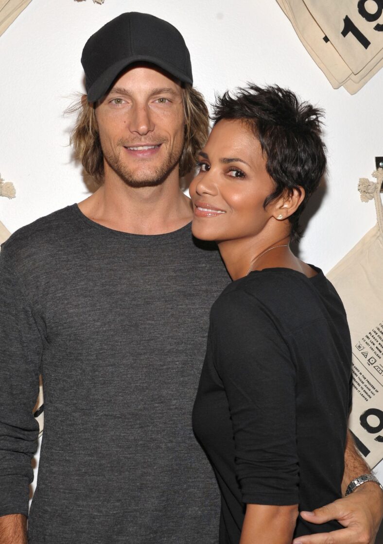 Gabriel Aubry & Halle Berry in 2009