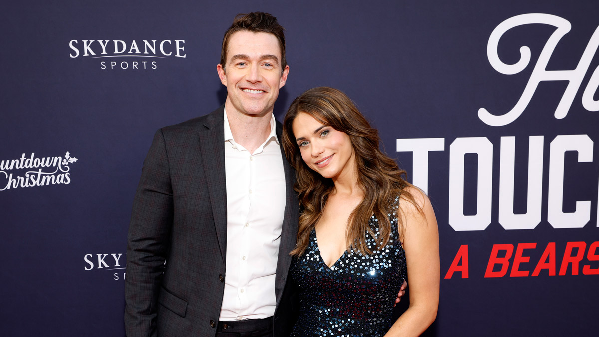 Hallmark’s Lyndsy Fonseca & Robert Buckley Premiere Their New ‘Bears Love Story’ Movie in Chicago to Launch Christmas Season