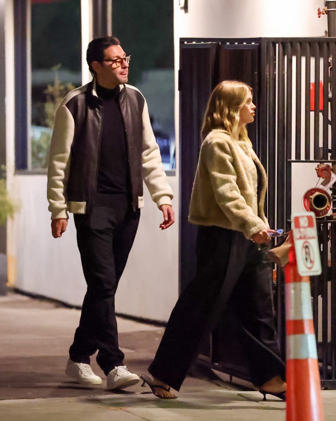 Hilary Duff grabs dinner with Sofia and Nicole Richie