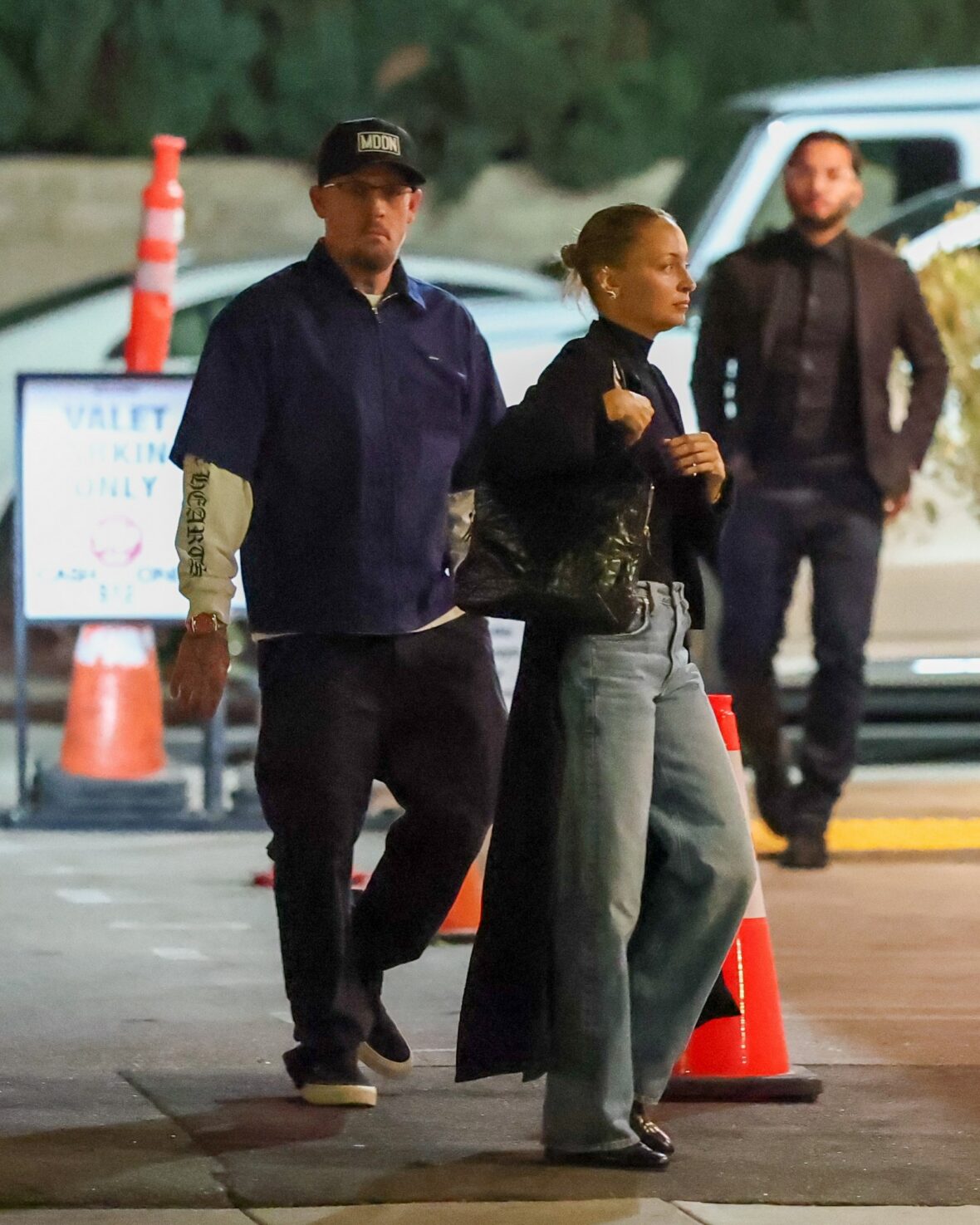 Hilary Duff grabs dinner with Sofia and Nicole Richie