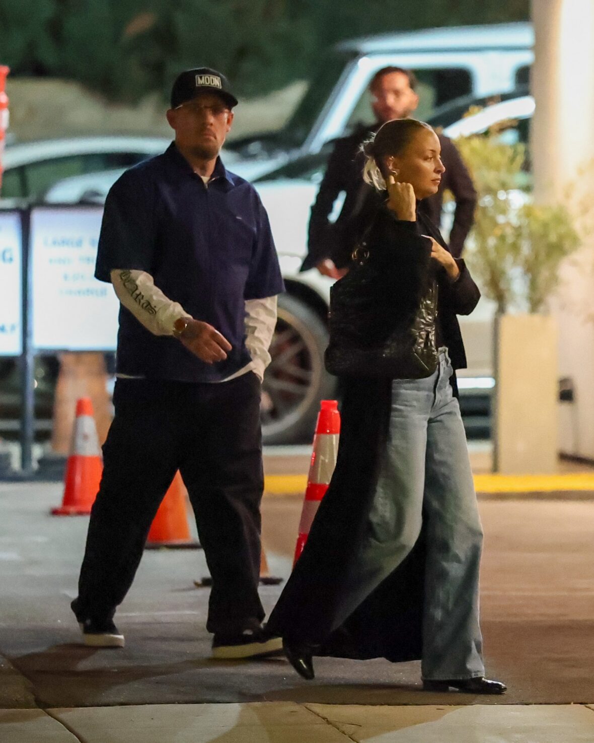 Hilary Duff grabs dinner with Sofia and Nicole Richie