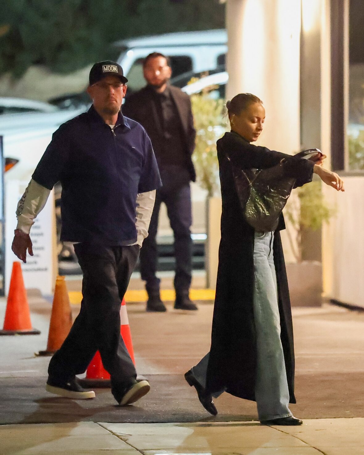 Hilary Duff grabs dinner with Sofia and Nicole Richie