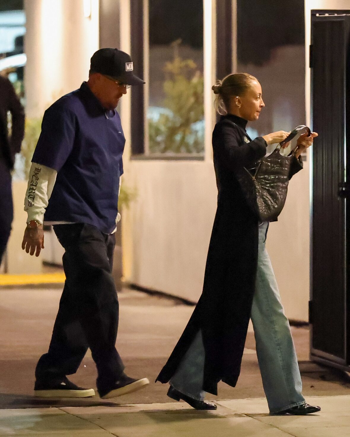 Hilary Duff grabs dinner with Sofia and Nicole Richie
