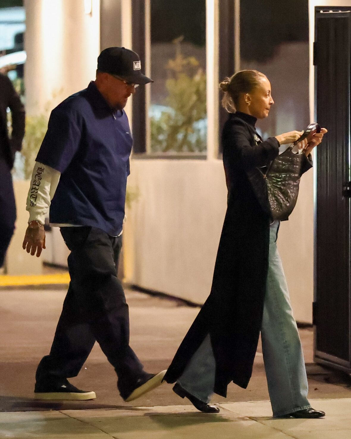 Hilary Duff grabs dinner with Sofia and Nicole Richie