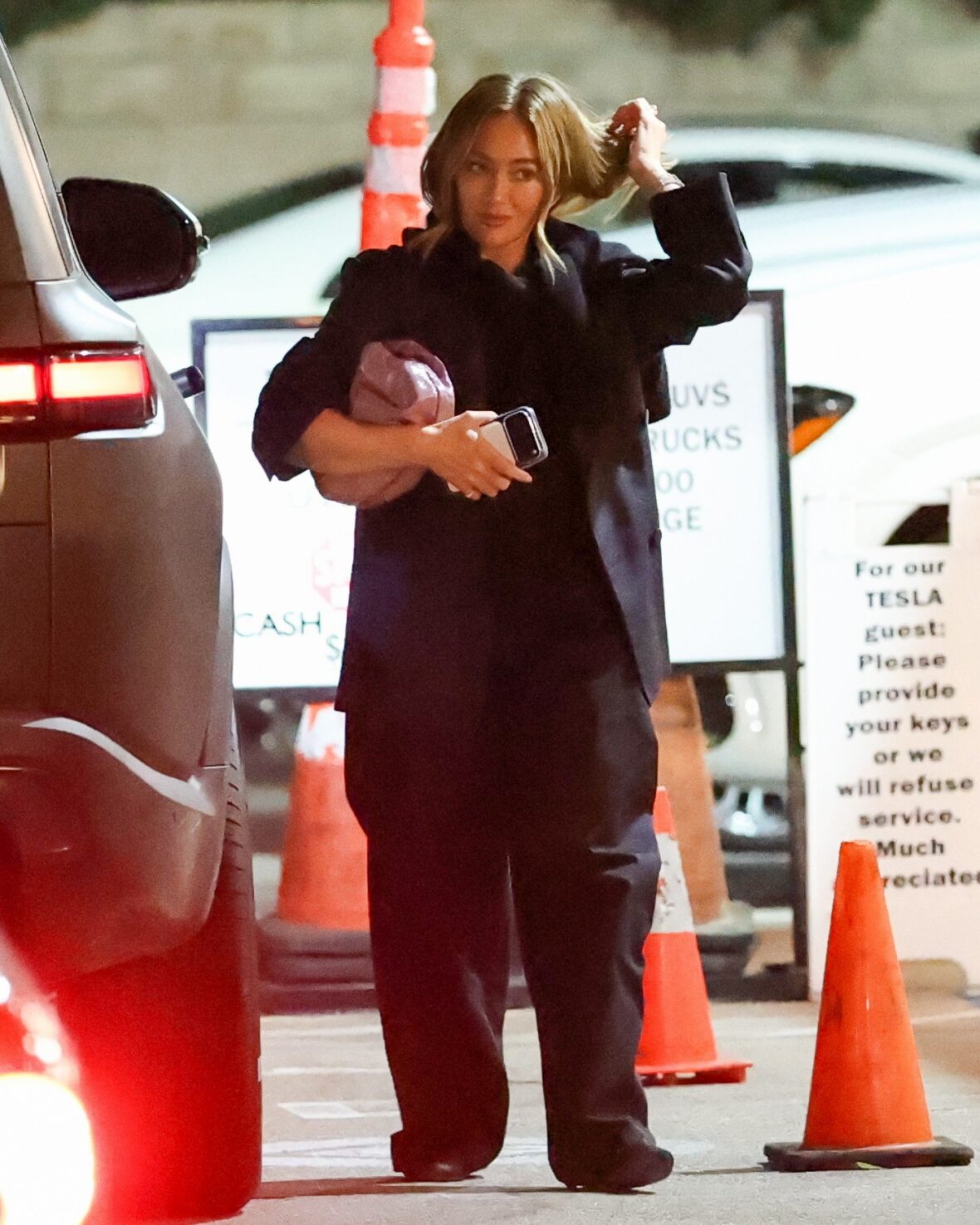 Hilary Duff grabs dinner with Sofia and Nicole Richie