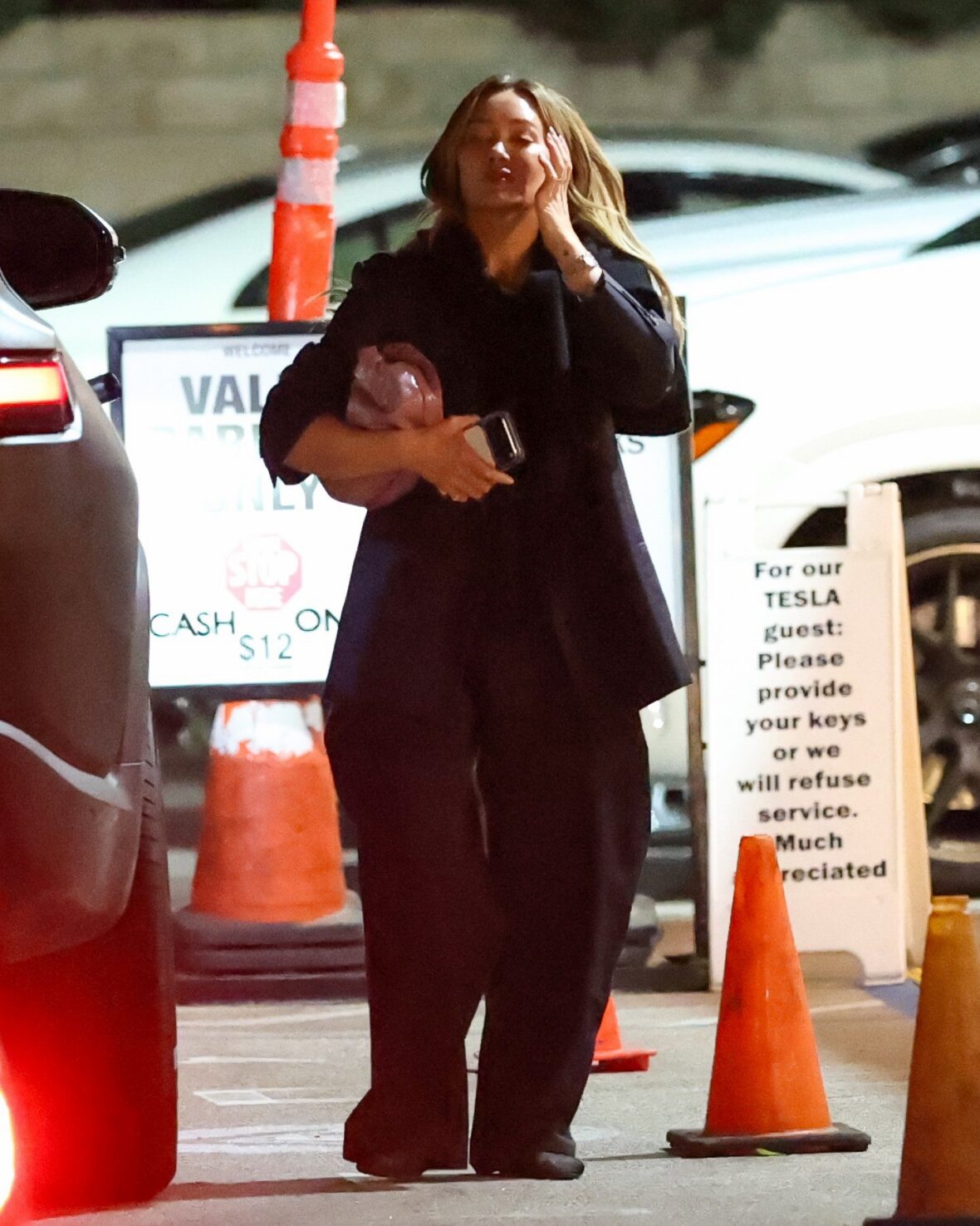 Hilary Duff grabs dinner with Sofia and Nicole Richie