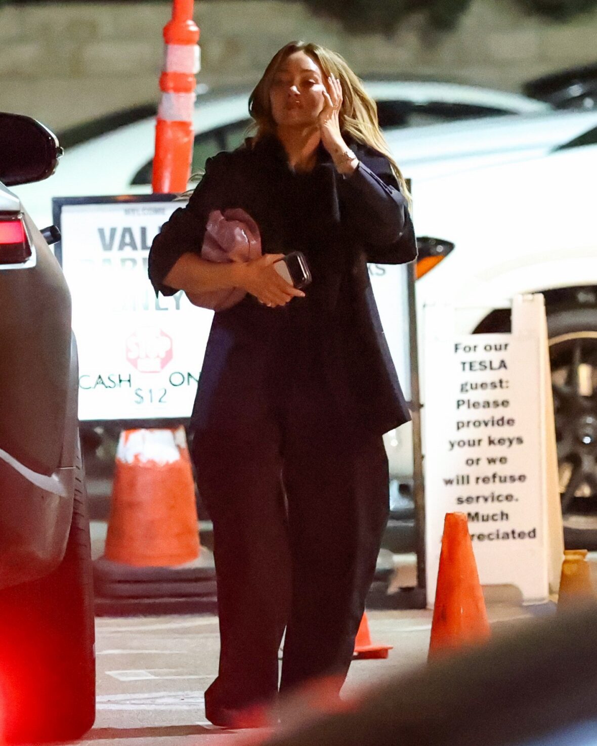 Hilary Duff grabs dinner with Sofia and Nicole Richie