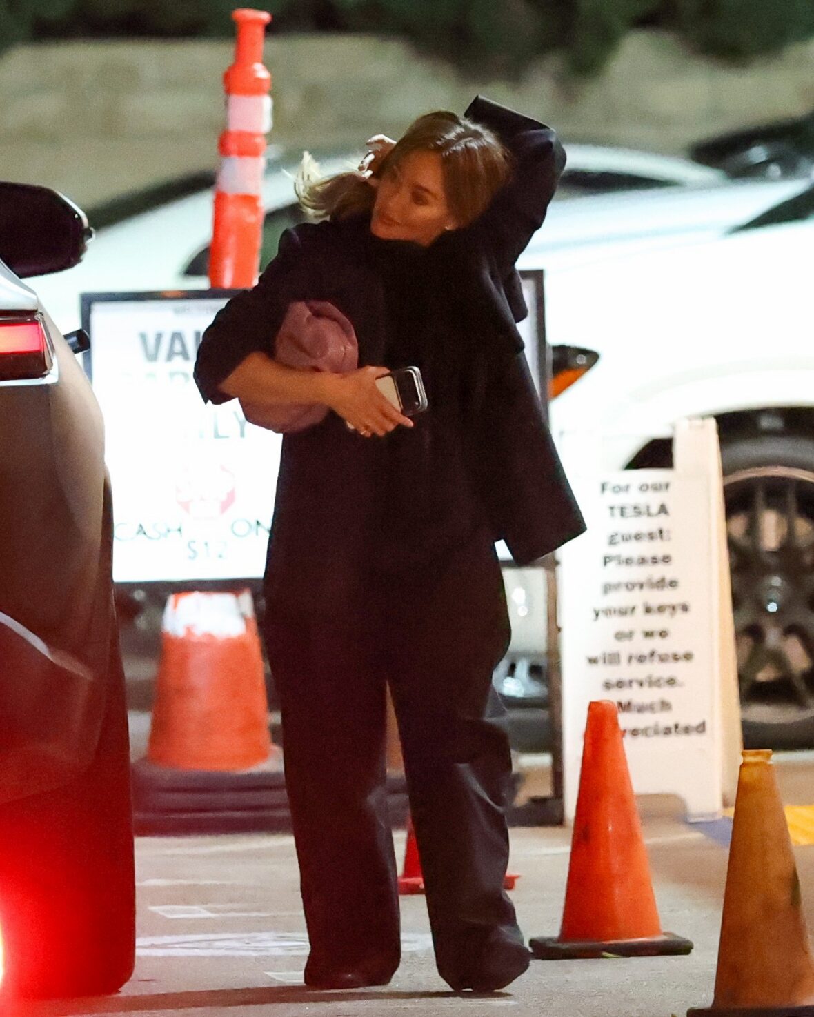 Hilary Duff grabs dinner with Sofia and Nicole Richie
