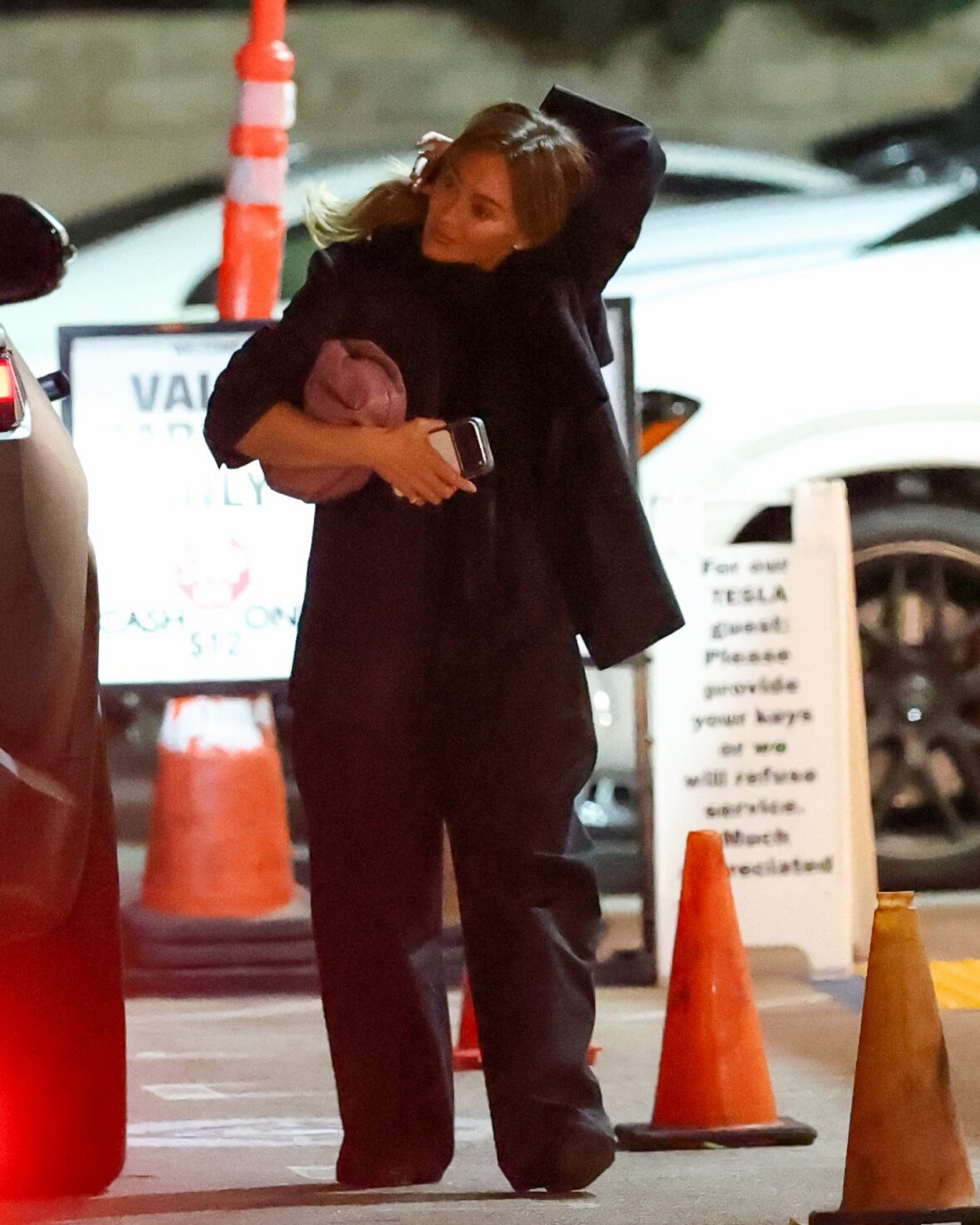 Hilary Duff grabs dinner with Sofia and Nicole Richie