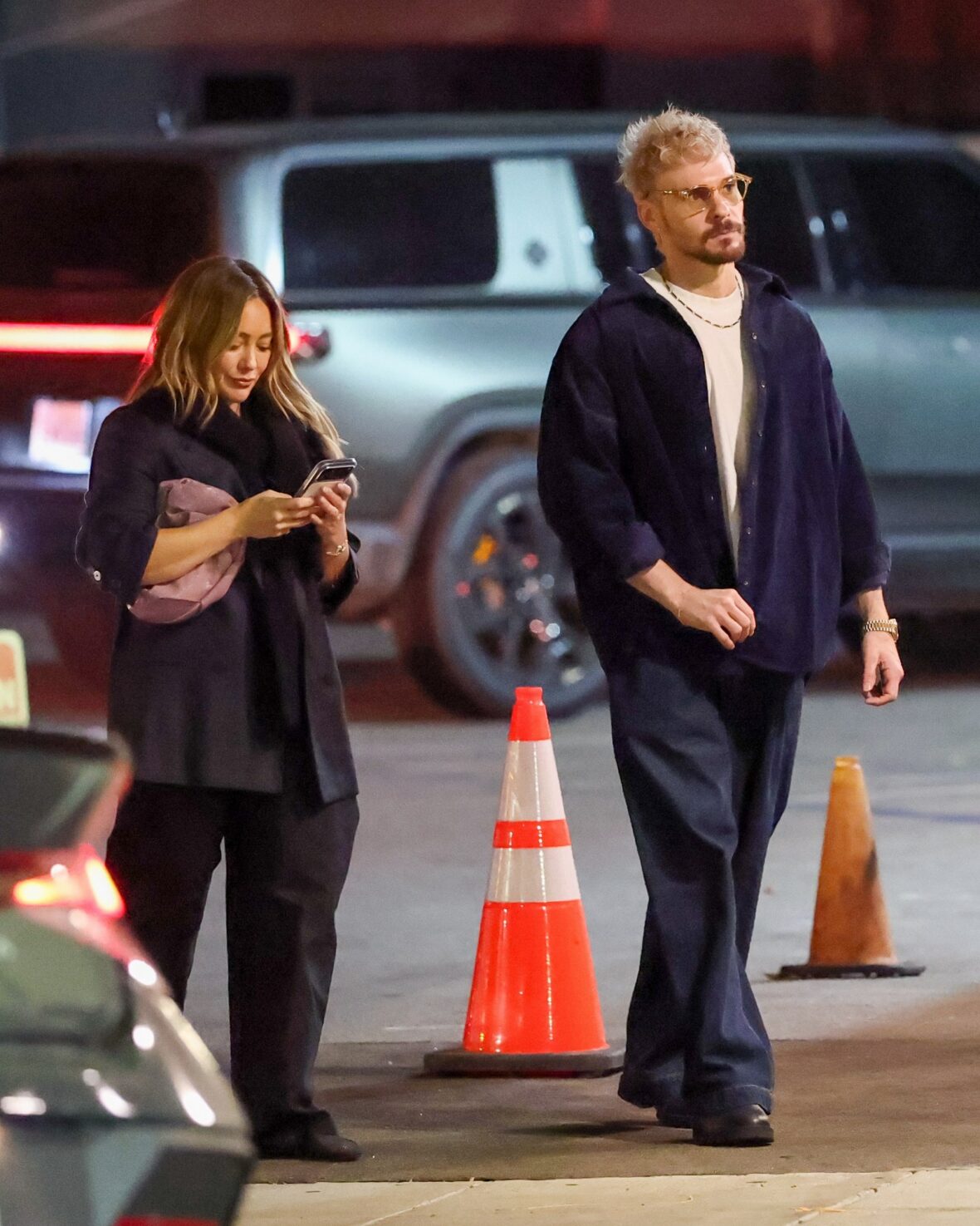 Hilary Duff grabs dinner with Sofia and Nicole Richie