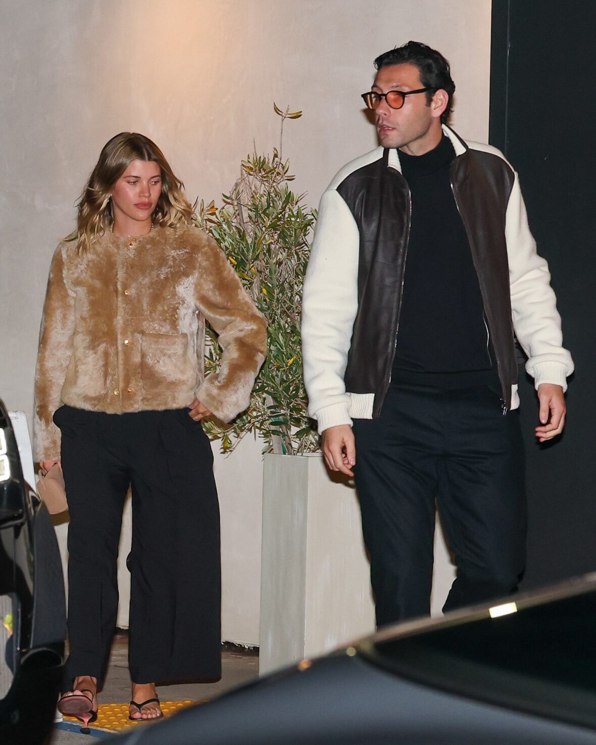 Hilary Duff grabs dinner with Sofia and Nicole Richie