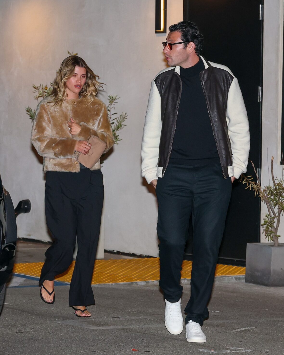 Hilary Duff grabs dinner with Sofia and Nicole Richie