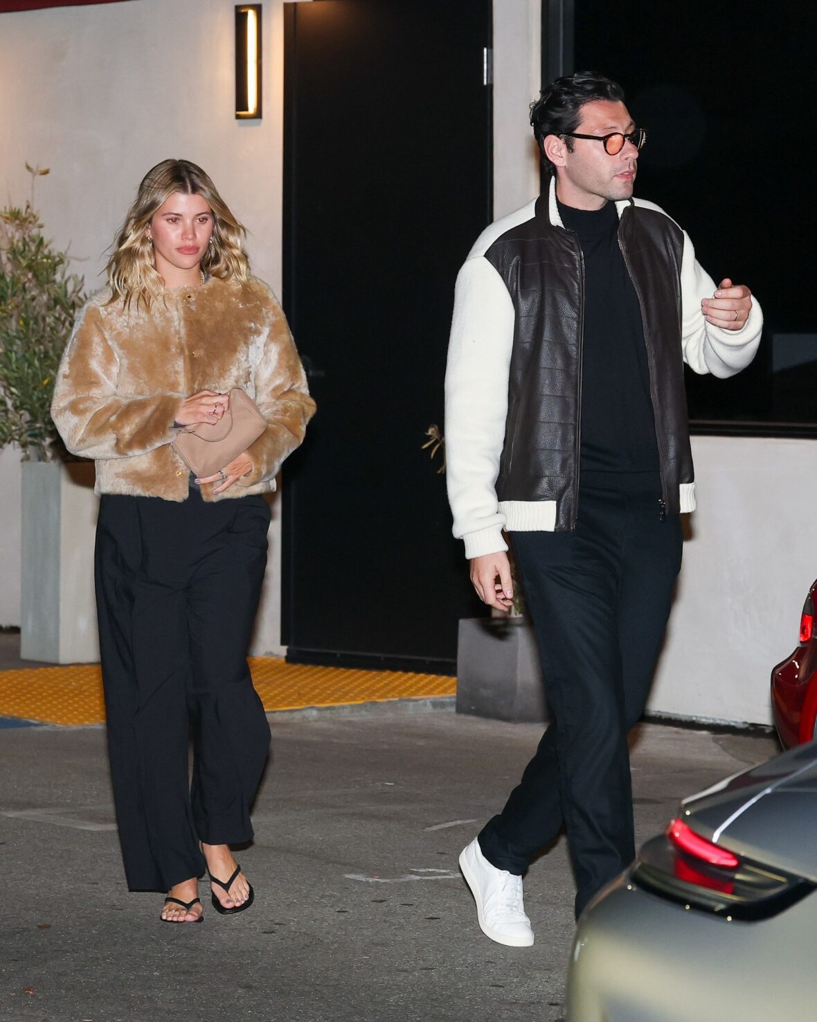 Hilary Duff grabs dinner with Sofia and Nicole Richie