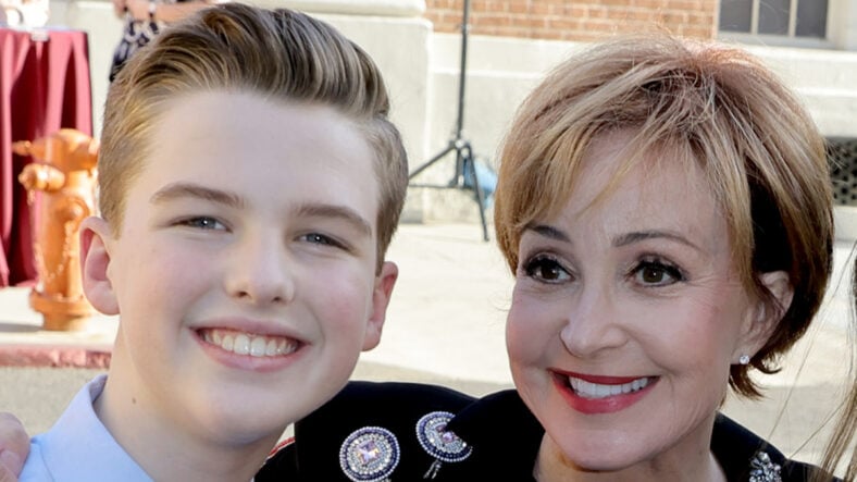  Annie Potts, Zoe Perry, Iain Armitage, Lance Barber, Raegan Revord and Montana Jordan attend the premiere of Warner Bros. 100th Episode of 