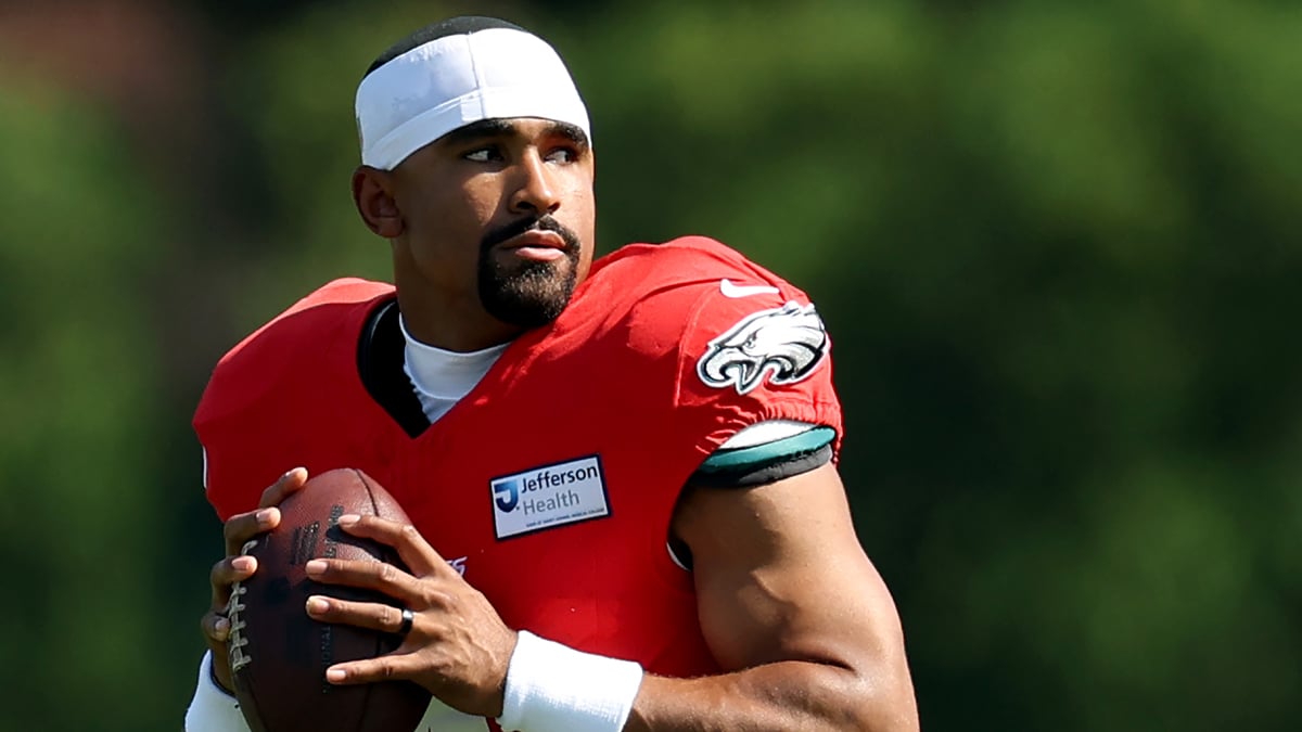 Eagles Quarterback Jalen Hurts Has Blood Clot in Leg That Has ‘Moved,’ Won’t Play in October 18 NFL Game
