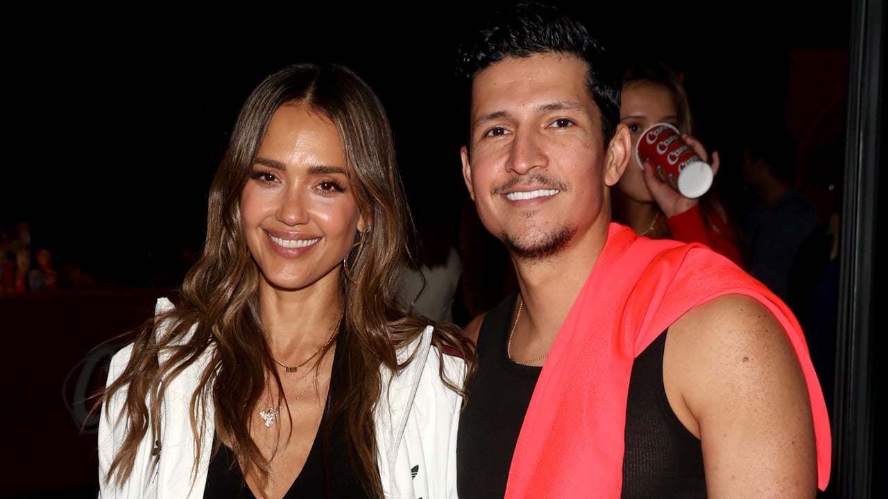 Jessica Alba & Boyfriend Danny Ramirez Grab Coffee After Morning Workout