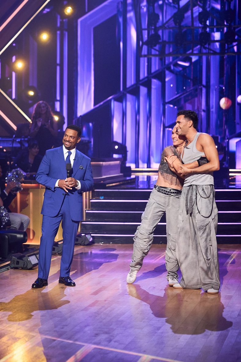 Julia Stiles and Ezra Sosa get their critiques on DWTS Super Bowl Night