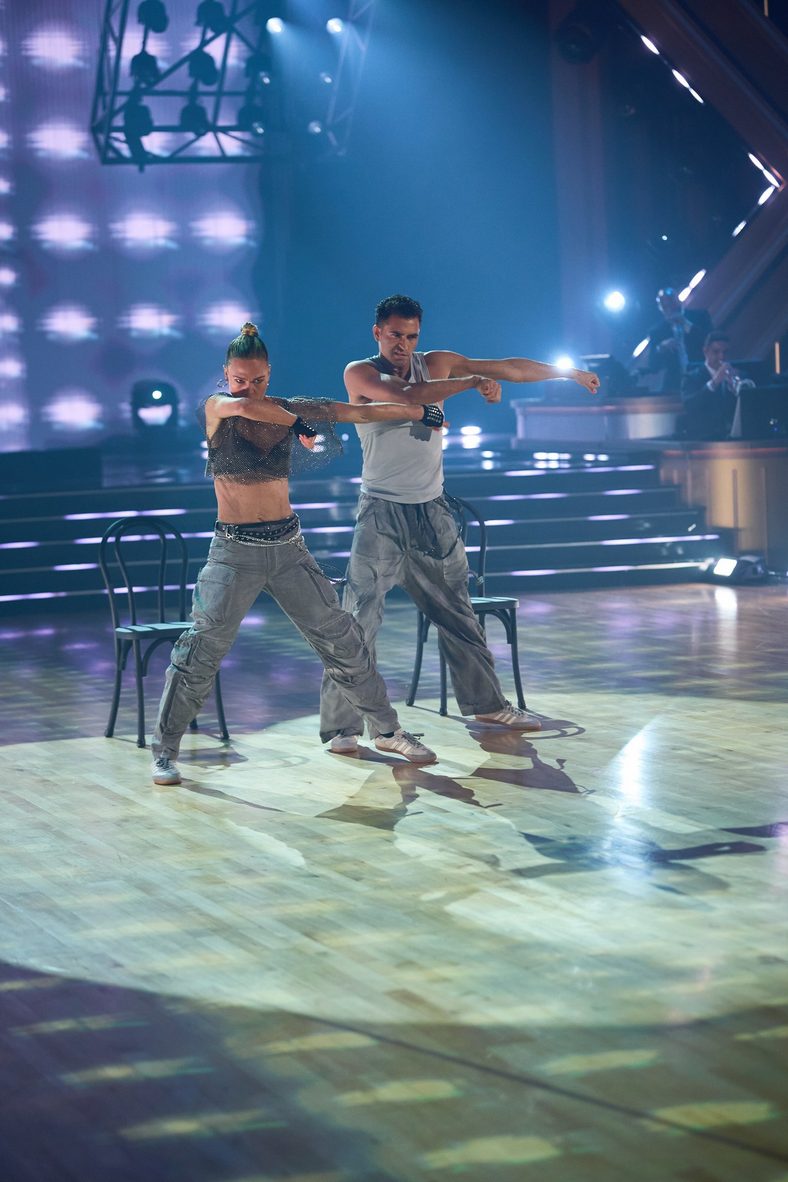 Julia Stiles and Ezra Sosa perform on DWTS Super Bowl Night
