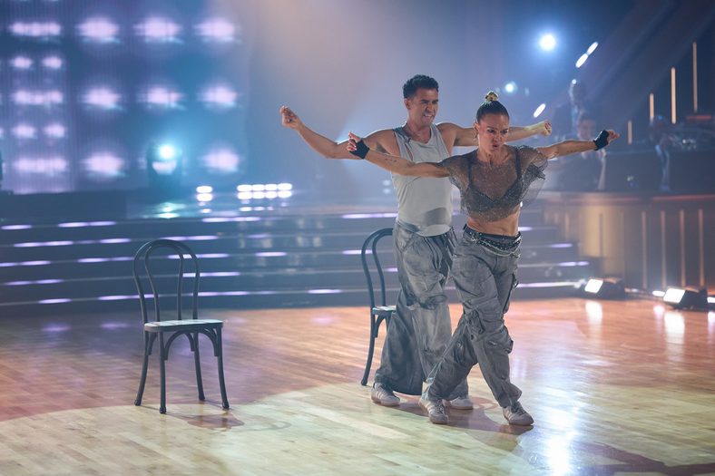 Julia Stiles and Ezra Sosa perform on DWTS Super Bowl Night