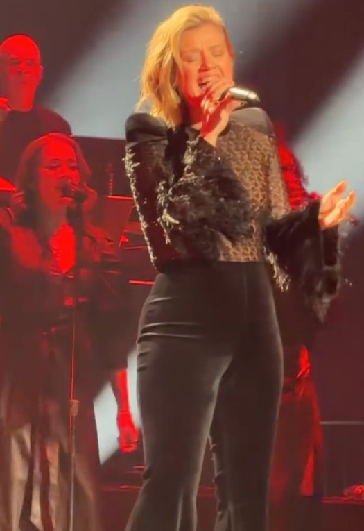 Kelly Clarkson performing in Las Vegas on October 14, 2026