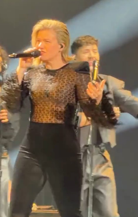 Kelly Clarkson performing in Las Vegas on October 14, 2026