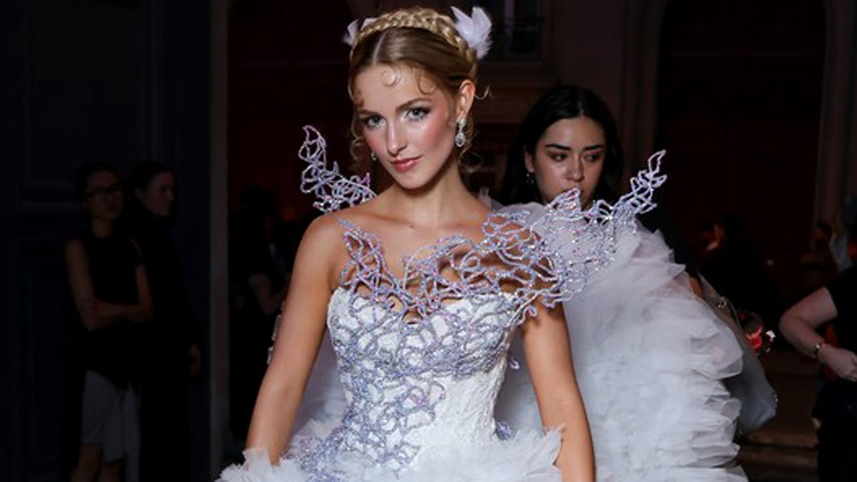 Mckenna Grace Wears Gorgeous Replica of Jennifer Lawrence’s ‘Catching Fire’ Wedding Dress