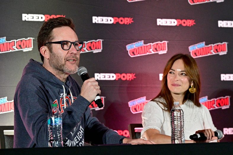 Michael Rosenbaum and Kristin Kreuk speak at a panel at New York Comic Con
